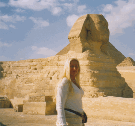 Alida Bos in Egypte met Sfinx